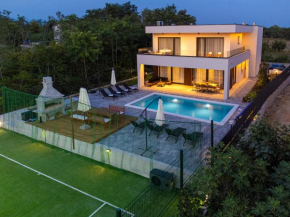 NEW Luxury Villa Noel with Tennis court